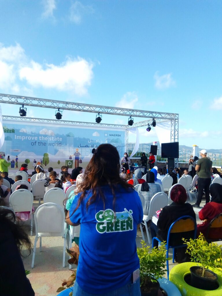 Atelier de peinture pour les enfants dans les hautes montagnes